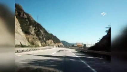 Dev kayaları taşıyan kamyonlar trafikte tehlike saçıyor