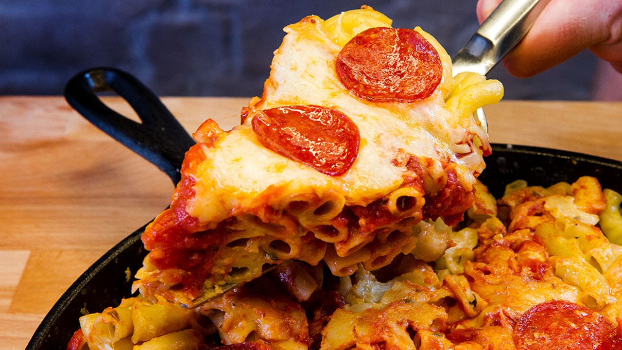 Mac and Cheese Pepperoni Pizza, One Pot Skillet Recipe