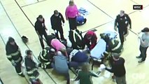 Basket : une fille s'empale dans le sol en bois de la salle