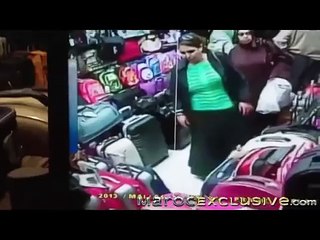 _فضيحة امرأة تسرق من متجر__