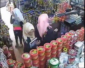 _سرقة محل تجاري في واضحة النهار من طرف نساء متحجبات__