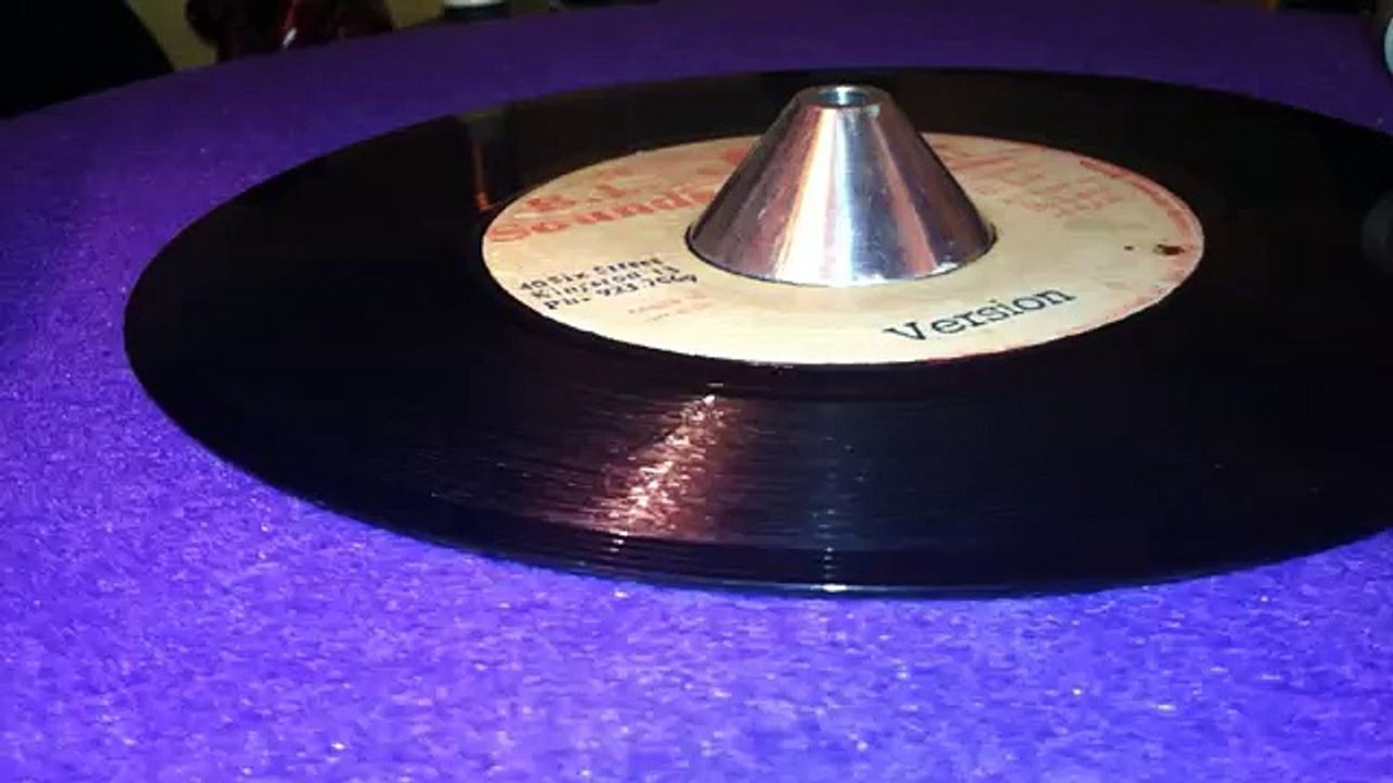 Version (BARRINGTON LEVY ~ Deep In The Dark, B Side) (World Music 720p)