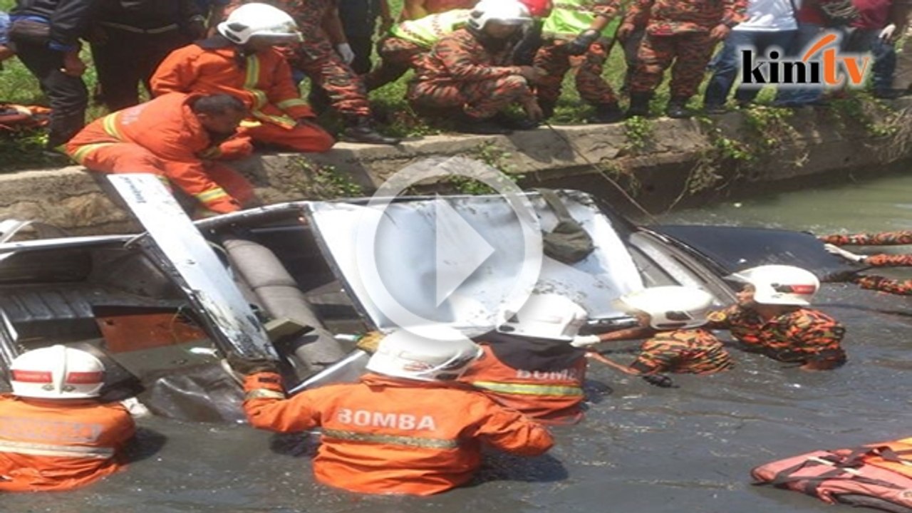 Video: Lelaki maut, kereta terhumban dalam longkang