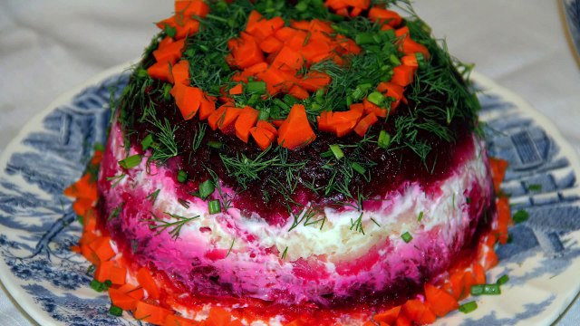 Видео-рецепт- Сельдь под шубой - Russian Herring Under Fur Coat Salad Recipe