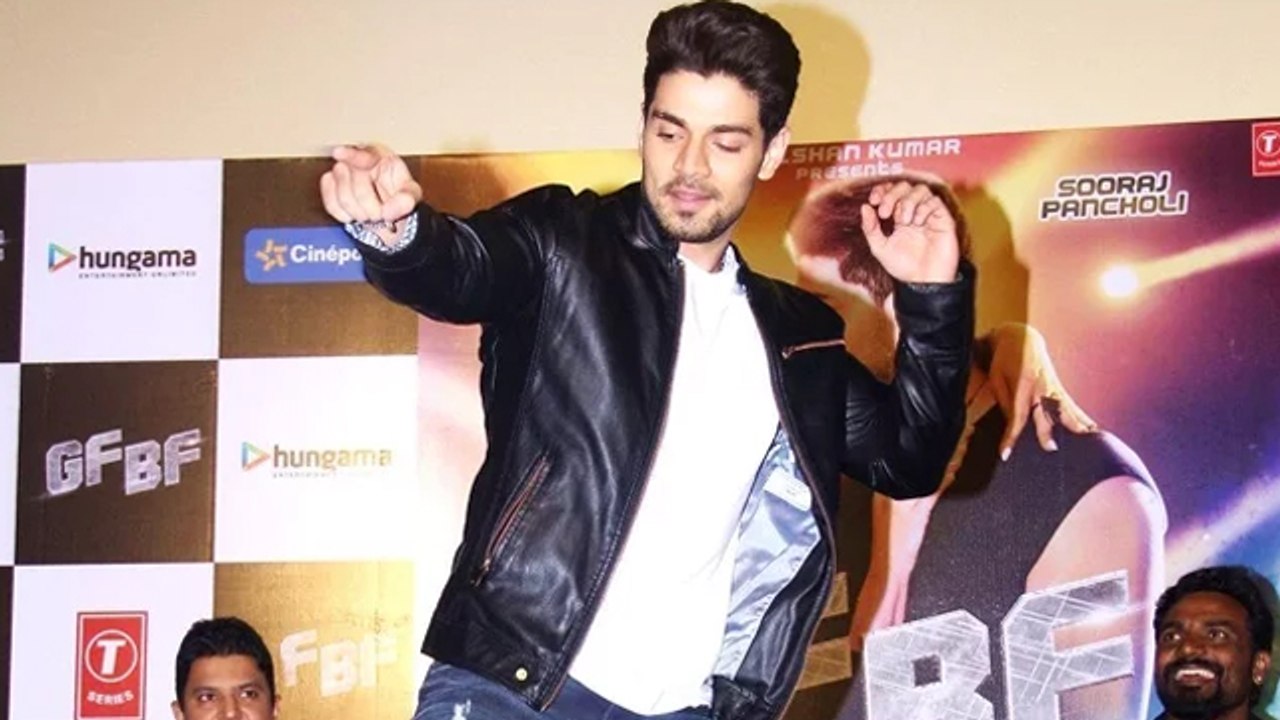 Sooraj Pancholi DANCES On GF BF Song At Launch Event