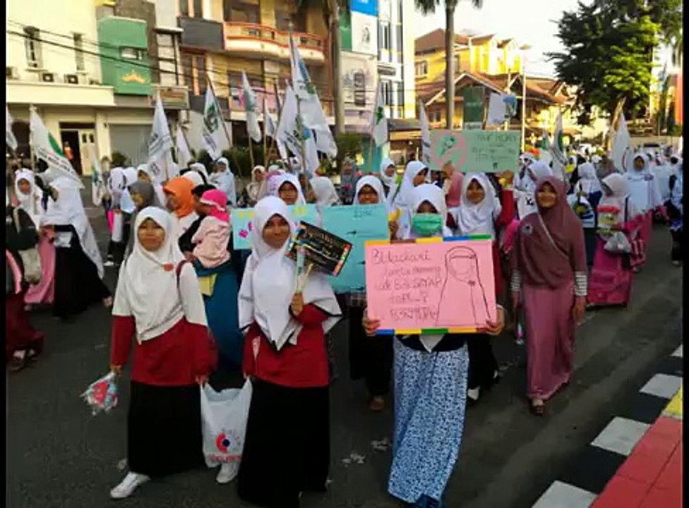 Komunitas Ini Kampanyekan Khimar sebagai Penutup Aurat