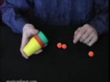 Tour de magie : gobelets et balles magiques