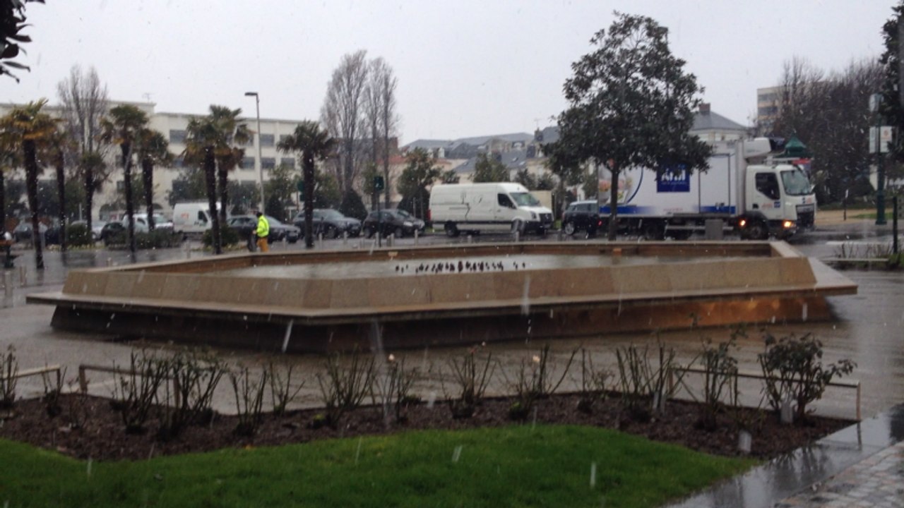 Des flocons tombent sur Les Sables