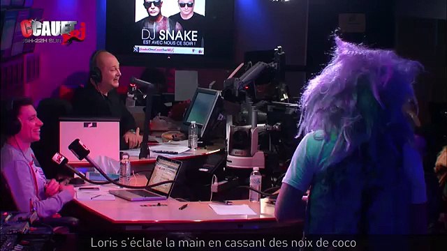 Loris séclate la main en cassant des noix de coco - C’Cauet sur NRJ