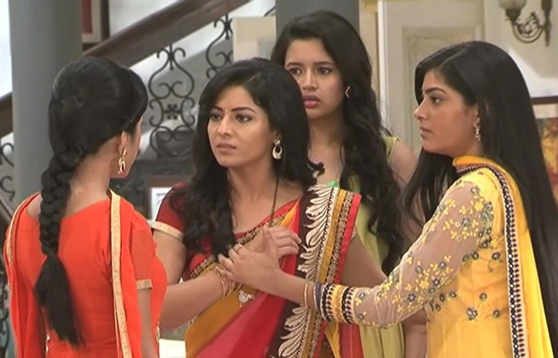 Menka Calls Suhani A Infertile | Suhani Si Ek Ladki | 18th February 2016