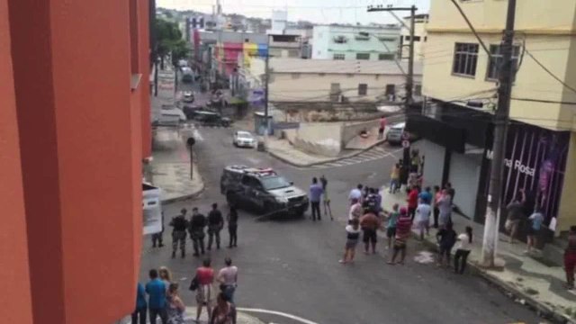 Rua interditada por suspeita de bomba em Cariacica