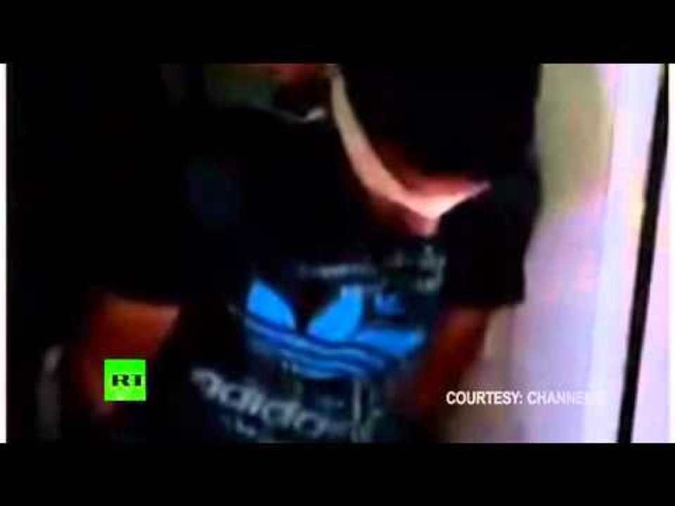 Israeli soldiers electrocute blindfolded Palestinian (GRAPHIC)