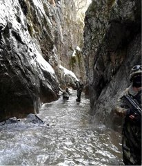 Tunceli'de PKK'nın Hastane Olarak Kullanıldığı Mağara Bulundu