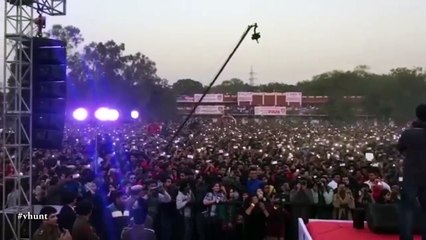 Check Out! Shah Rukh Khan's Funny Dance At Hansraj College Delhi |Jabra Song