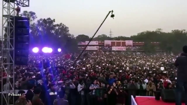 Check Out! Shah Rukh Khan's Funny Dance At Hansraj College Delhi |Jabra Song