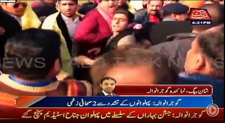 Breaking News: Gujranwala mein pehalwanon ne media ki dhulai ker di