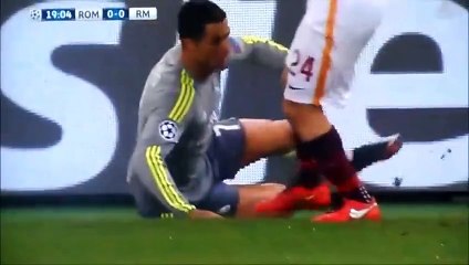 Cristiano Ronaldo Uses His Hand To Push The Ball Out Of Play vs Roma! - Video Dailymotion