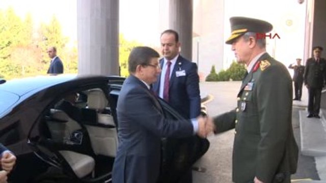 Başbakan Davutoğlu, Saldırıda Yaralananları GATA'da Ziyaret Etti