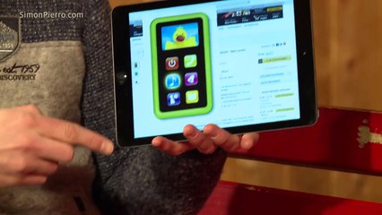 Simon Pierro réalise un tour de magie à des chimpanzés sur un Ipad