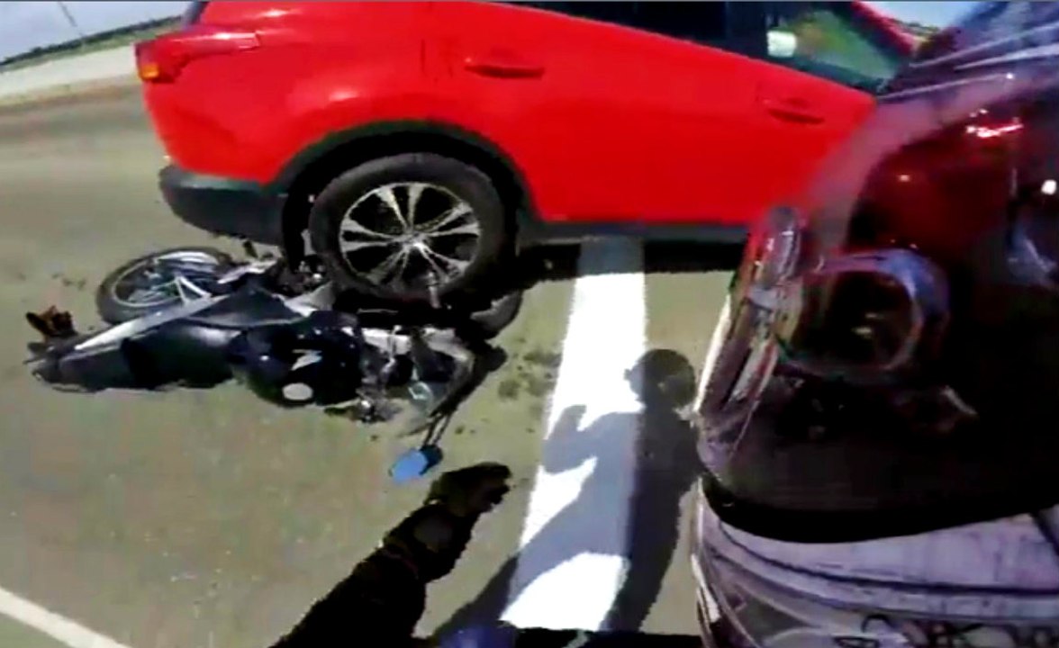 Idiot Driver Backs Over Motorcycle At Red Light