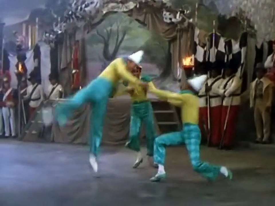 Ils dansent sur une chanson super populaire, mais lorsqu'ils se retournent: INCROYABLE!