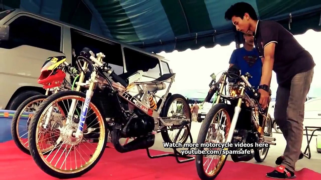 MOPED vs pickup TRUCK Drag Racing (isuzu dmax versus 2 stroke motorcycle. Car vs Bike race