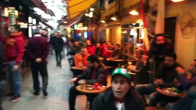 Istanbul, i tifosi del Galatasaray prima del match
