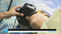 17/02/2016 مريض يخضع لجراحة في الدماغ دون تخدير باستخدام نظارة ثلاثية الأبعاد!!