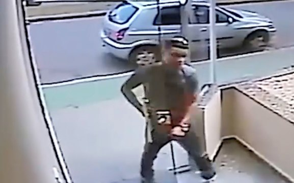 Vídeo mostra homens entrando dentro de condomínio em Jardim da Penha, em Vitória