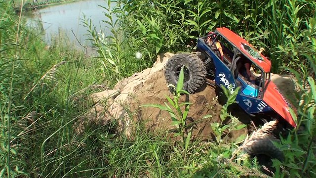RC Trial Truck 4x4 OFF Road - Axial Wraith - Slow Motion