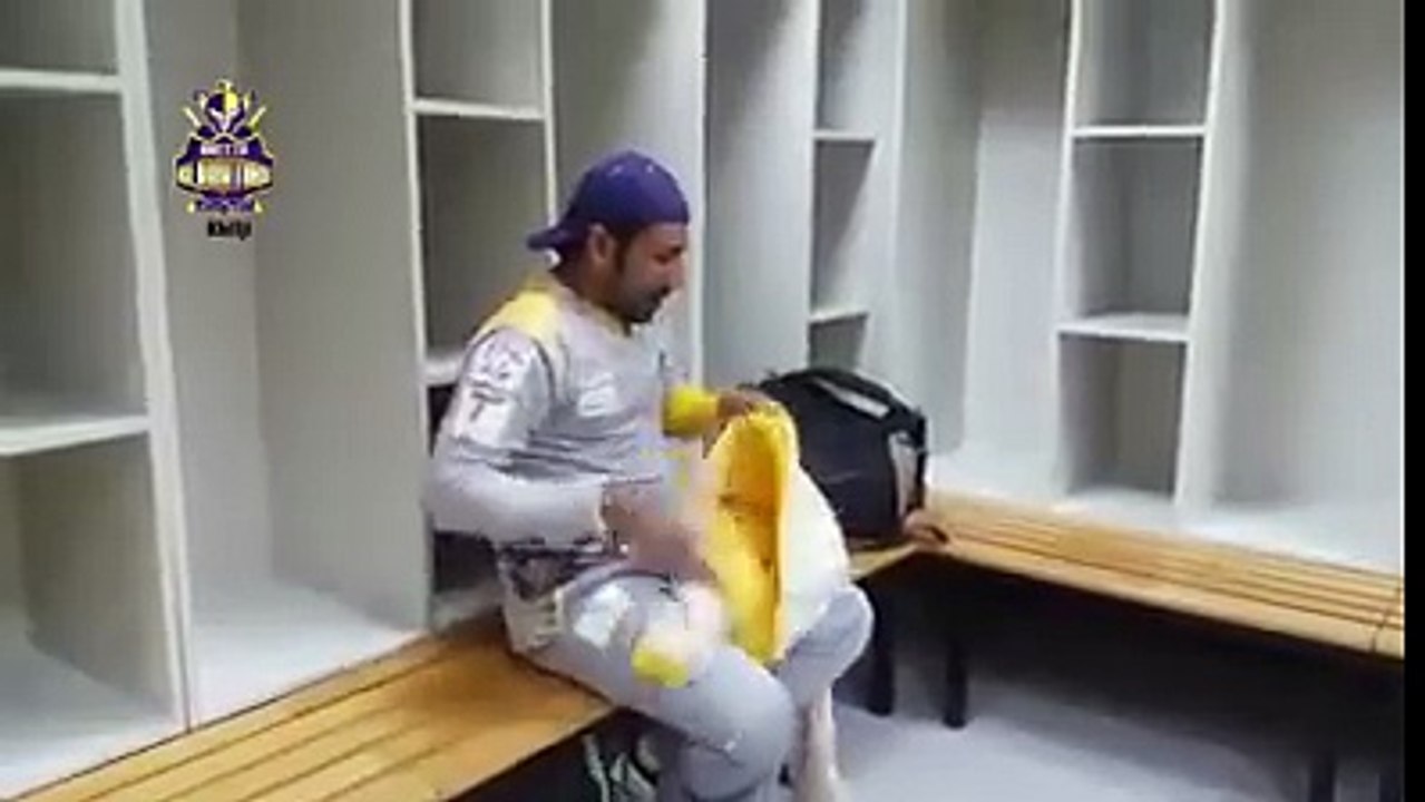 Sarfraz ahmad Reciting Naat in Dressing Room MashALLAH