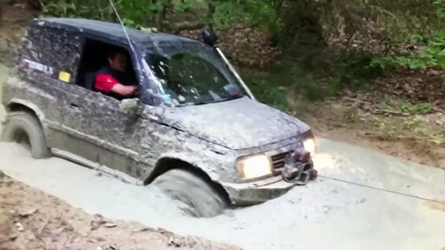 Suzuki Grand Vitara 4x4 Extreme Off-road Hard Mudding