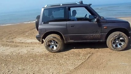 Suzuki Vitara Off Road On The Beach
