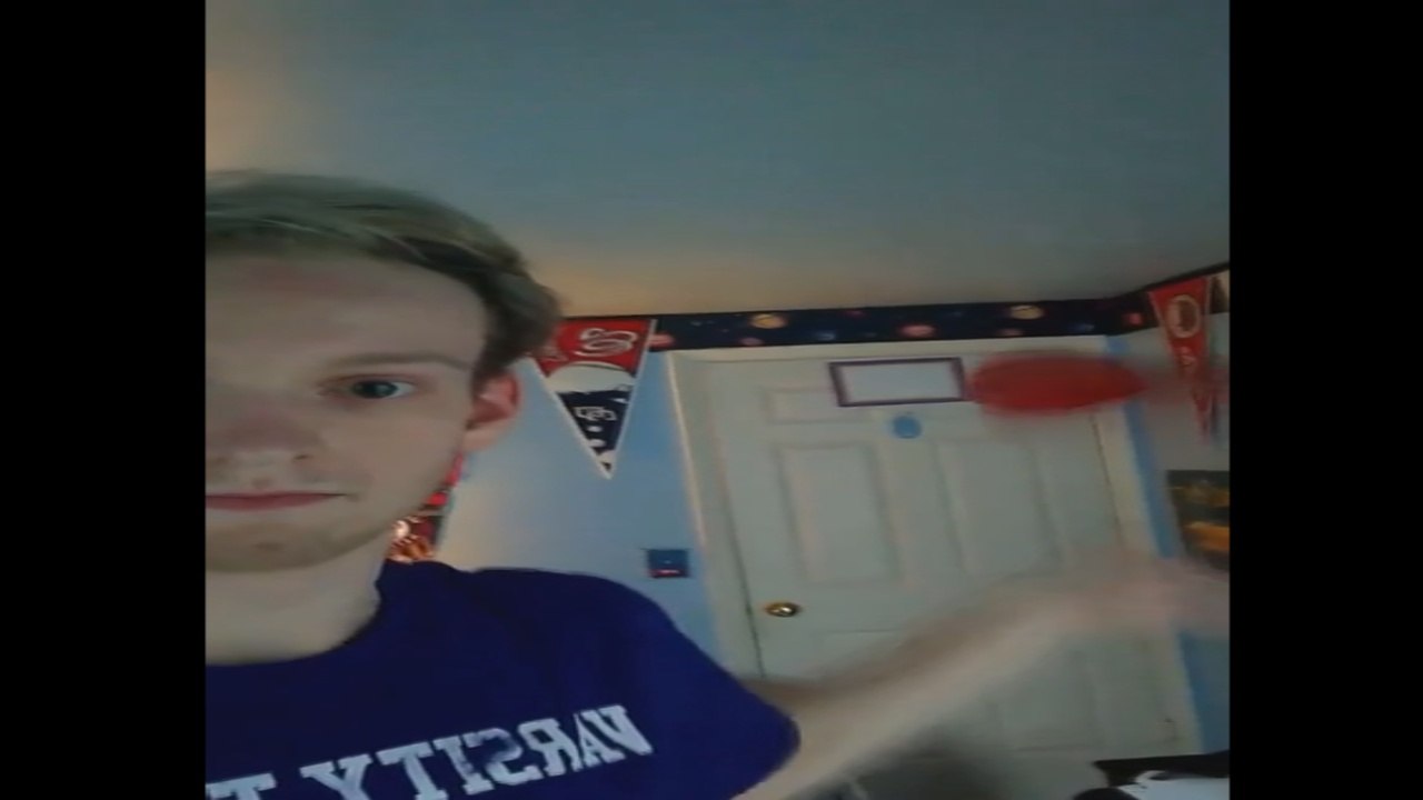 Un maestro encestando objetos!! - The Master of Trick Shots!!