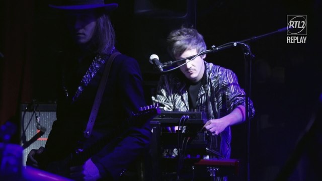 Minuit interprète Recule en Concert Très Très Privé RTL2