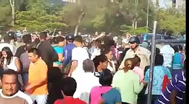 Situación irregular en las afueras del Abasto Bicentenario de Plaza Venezuela