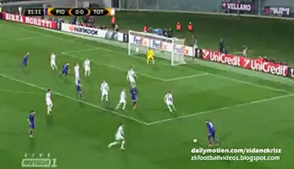Mauro Zárate Incredible Miss - Fiorentina v. Tottenham 18.02.2016 HD