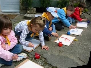Jeunes peintres dans la rue - TV VOUVANT