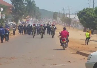 Police Fire Tear Gas at Voters Near Kampala
