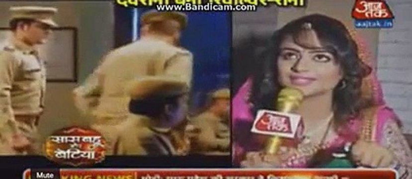 Aarju nikli Doosri dekh ki Jasoos yeh jaan kar Sandhya ko Laga Jatka 18th February 2016 Diya Aur Baati Hum[1]