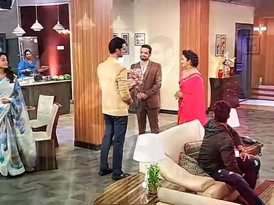 Yeh Hai Mohabbatein Raman Ishita's Cute Romantic Scene  Episode 18 Feb 2016 Cinepax