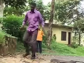 Страшно смотреть смешные животные видео. Кобра и человек