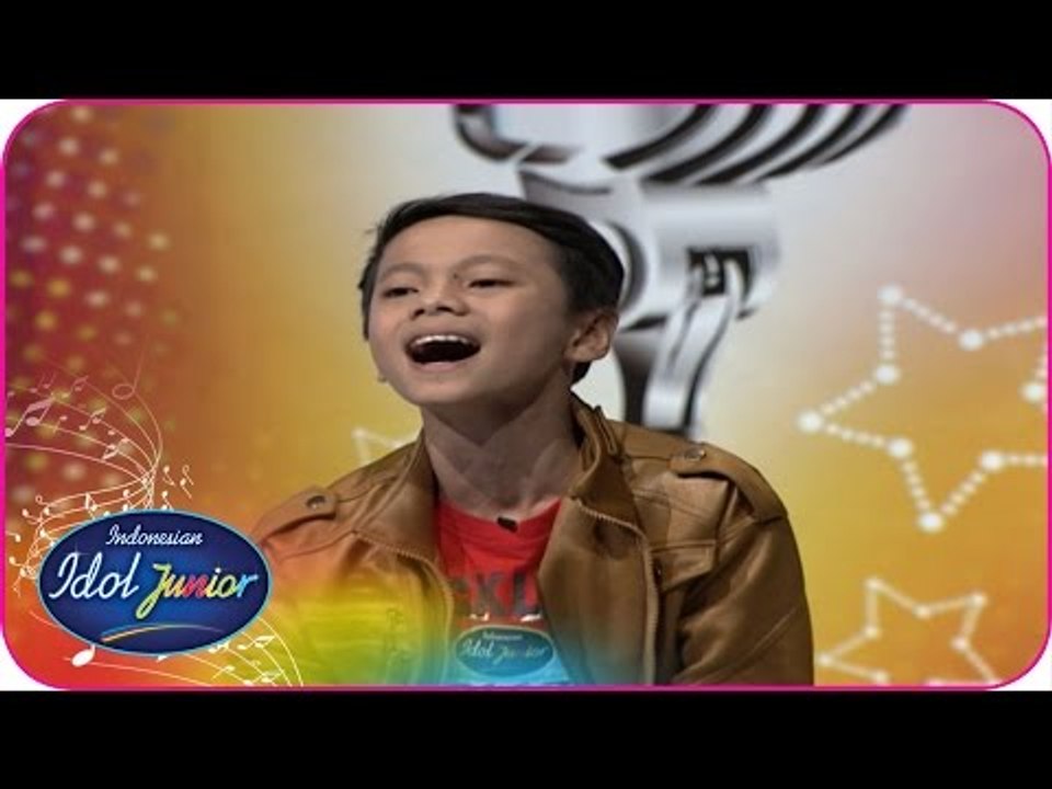 Mau Lihat Tsaqib Nyanyi Sambil Bermain Cajon? (Extended) - Indonesian Idol Junior