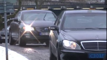 Büyükelçi Türkmen, İsveç'te Saldırıya Uğrayan Derneği Ziyaret Etti