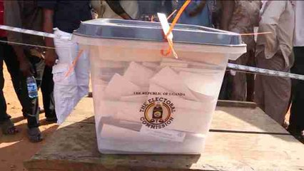 La detención del principal opositor eleva la tensión en las elecciones en Uganda