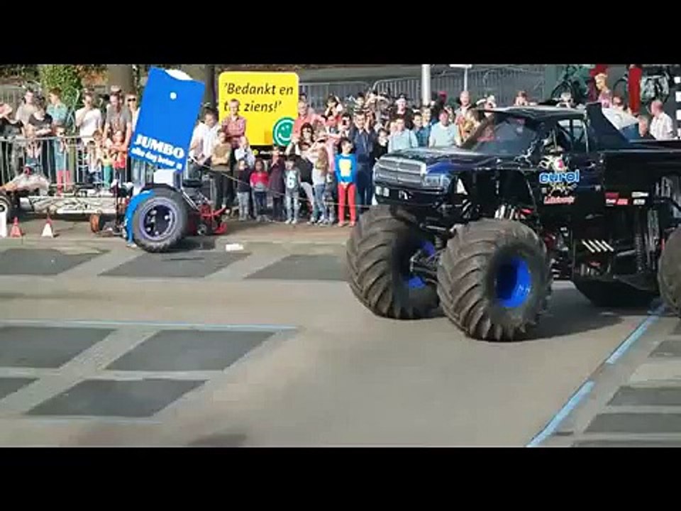 NEW VIDEO  Monster Truck drives over spectators 40 victims