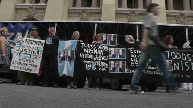 Fiscales argentinos recuerdan a Nisman 13 meses después de su muerte