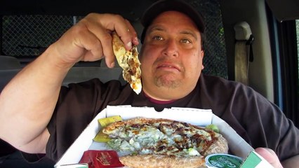 Papa Johns® New Philly Cheesesteak Pizza REVIEW!