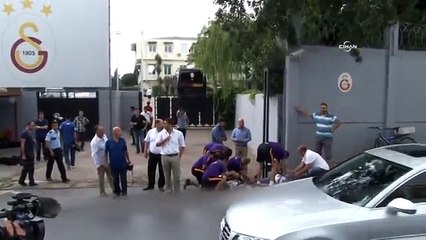 Kapıya sıkışan gazeteci vefat etti