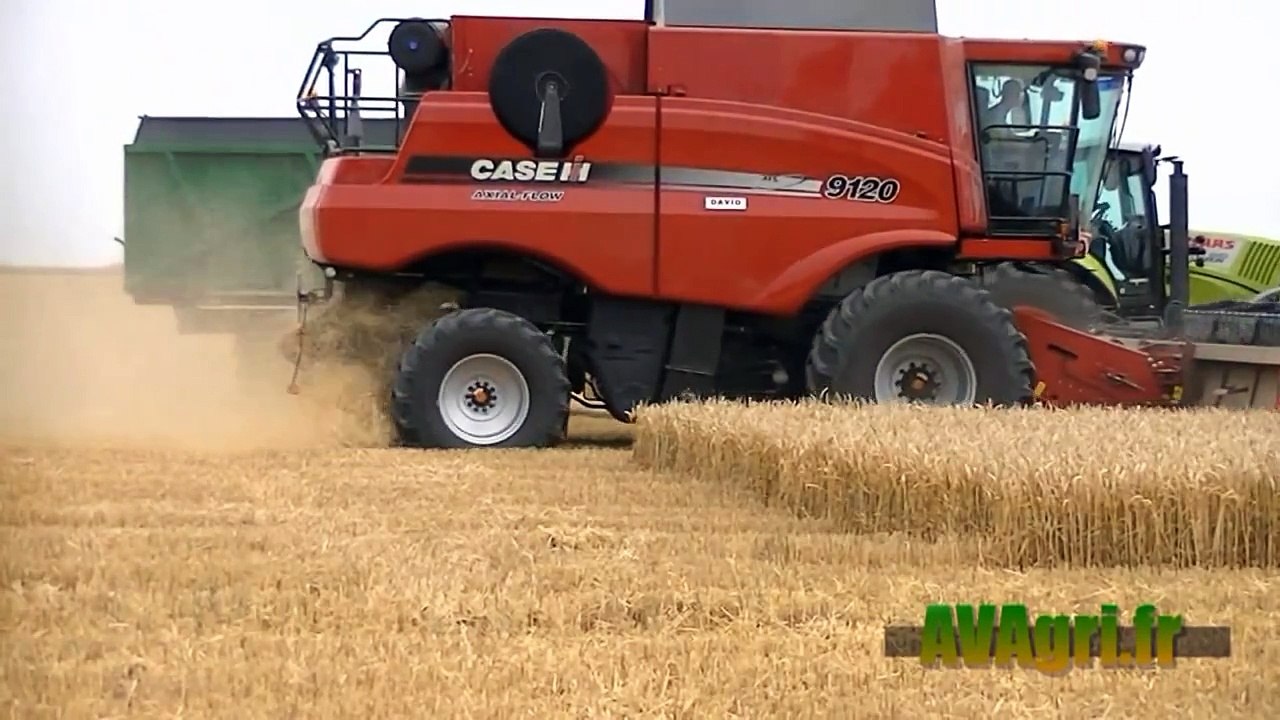 CASE IH AFS 9120 et un CLAAS Xérion à la moisson du blé en 2012